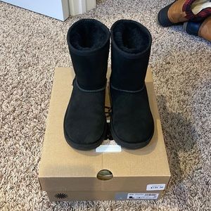Kids Classic Ugg Boots 💎NWT💎